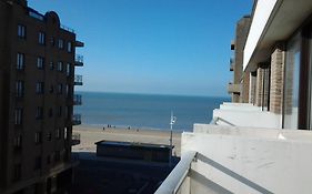 Zonnig Appartement Met Zeezicht